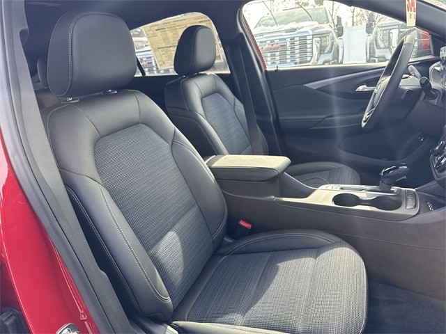 Buick Envista Vehicle Full-screen Gallery Image 23