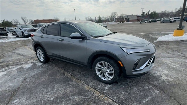 Buick Envista Vehicle Full-screen Gallery Image 02