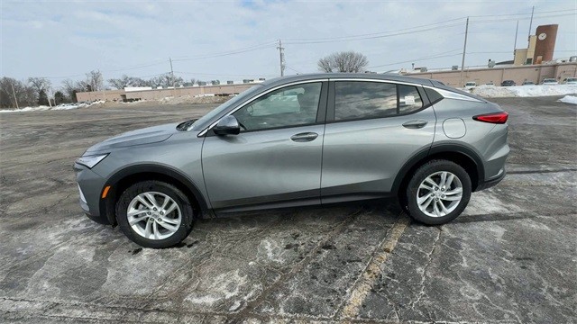 Buick Envista Vehicle Full-screen Gallery Image 05