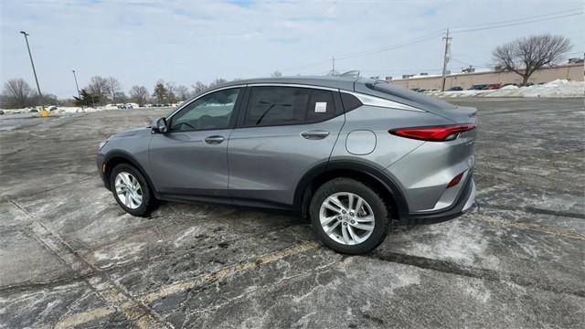 Buick Envista Vehicle Full-screen Gallery Image 06