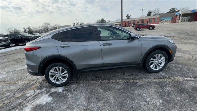 Buick Envista Vehicle Full-screen Gallery Image 09