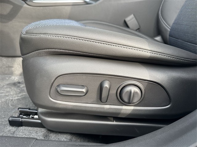 Buick Envista Vehicle Full-screen Gallery Image 12