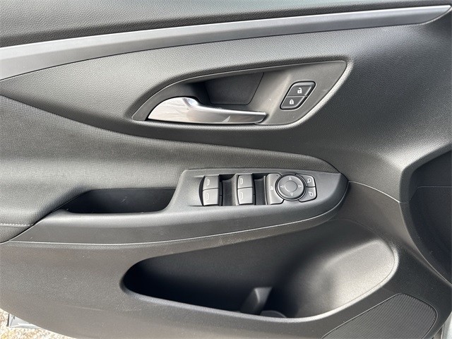 Buick Envista Vehicle Full-screen Gallery Image 13