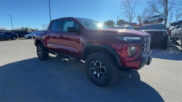 GMC Canyon Vehicle Full-screen Gallery Image 02