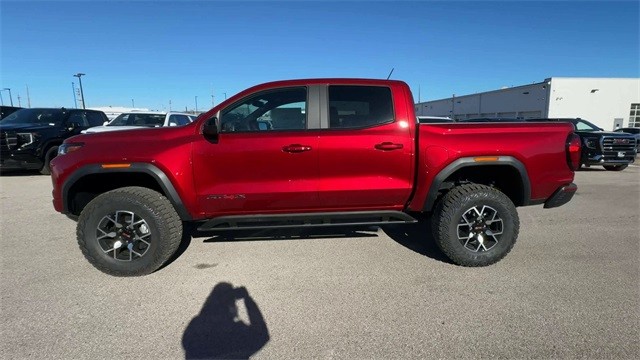 GMC Canyon Vehicle Full-screen Gallery Image 05