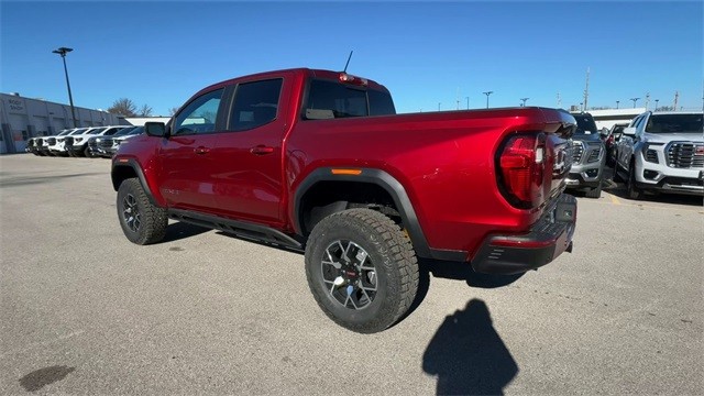 GMC Canyon Vehicle Full-screen Gallery Image 06