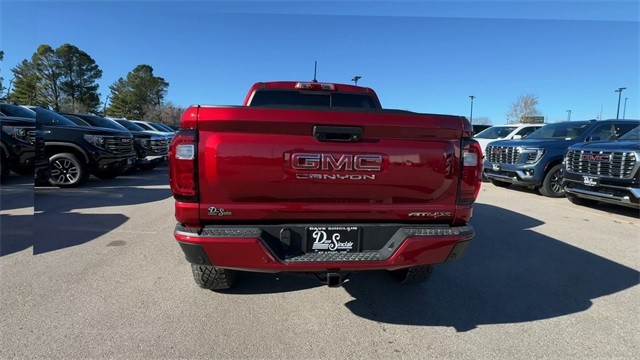 GMC Canyon Vehicle Full-screen Gallery Image 07