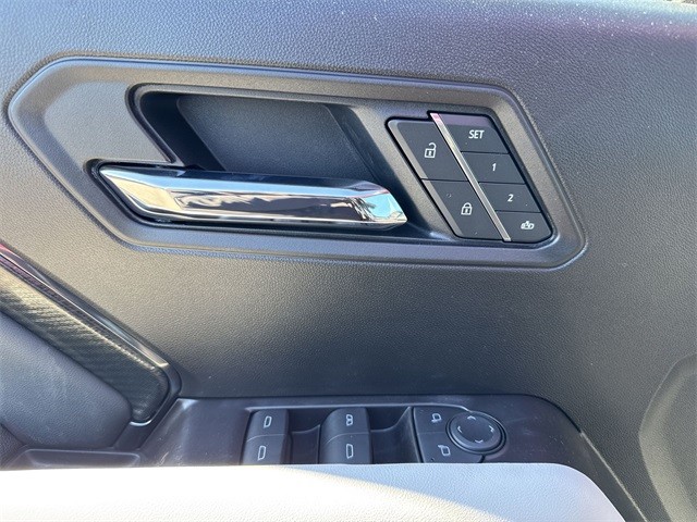 GMC Canyon Vehicle Full-screen Gallery Image 13