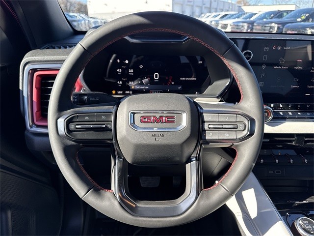 GMC Canyon Vehicle Full-screen Gallery Image 14