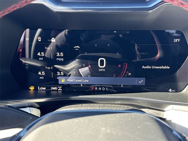 GMC Canyon Vehicle Full-screen Gallery Image 15