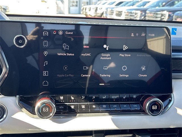 GMC Canyon Vehicle Full-screen Gallery Image 16