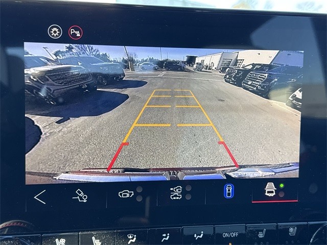 GMC Canyon Vehicle Full-screen Gallery Image 17