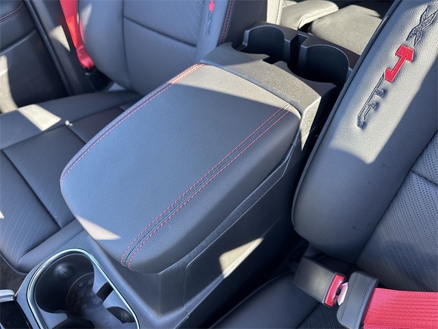 GMC Canyon Vehicle Full-screen Gallery Image 21