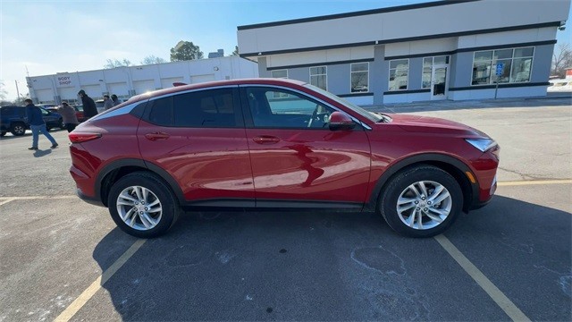 Buick Envista Vehicle Full-screen Gallery Image 09