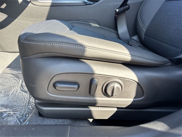 Buick Envista Vehicle Full-screen Gallery Image 12