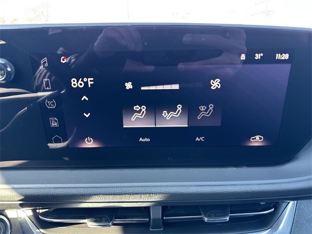 Buick Envista Vehicle Full-screen Gallery Image 18