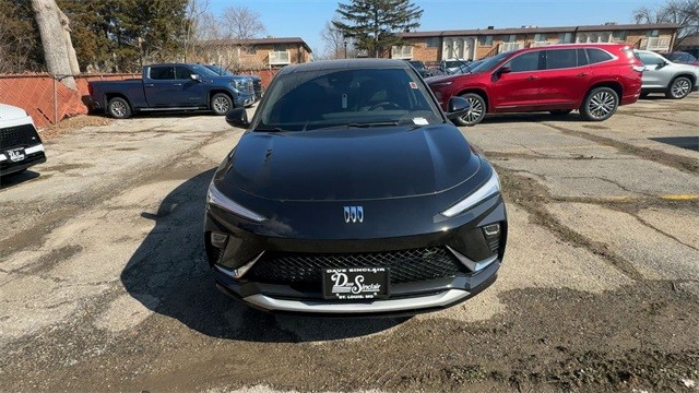 Buick Envista Vehicle Full-screen Gallery Image 03