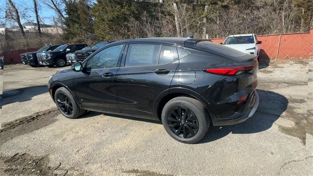 Buick Envista Vehicle Full-screen Gallery Image 06