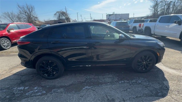 Buick Envista Vehicle Full-screen Gallery Image 09