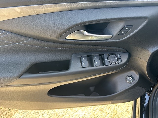 Buick Envista Vehicle Full-screen Gallery Image 13