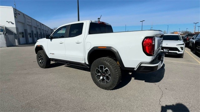 GMC Canyon Vehicle Full-screen Gallery Image 06