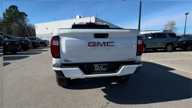 GMC Canyon Vehicle Full-screen Gallery Image 07