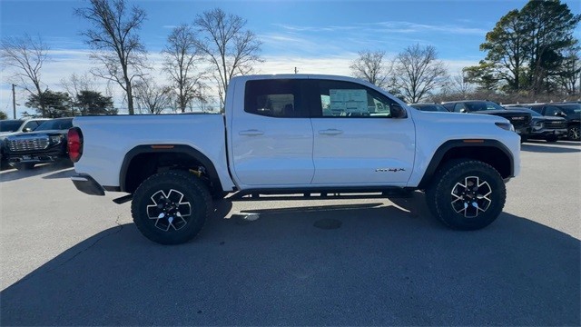 GMC Canyon Vehicle Full-screen Gallery Image 09