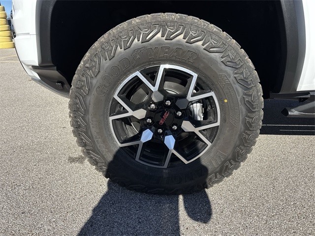 GMC Canyon Vehicle Full-screen Gallery Image 10