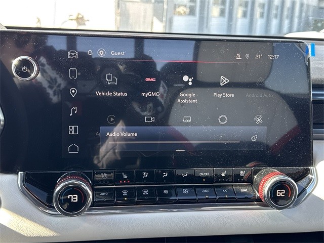 GMC Canyon Vehicle Full-screen Gallery Image 16