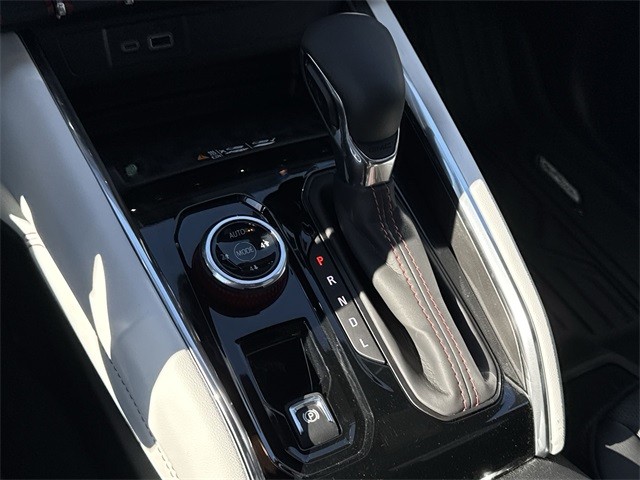 GMC Canyon Vehicle Full-screen Gallery Image 19