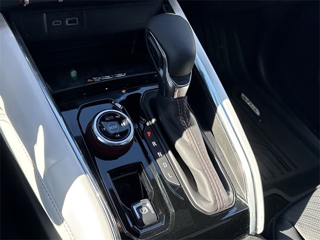 GMC Canyon Vehicle Full-screen Gallery Image 21