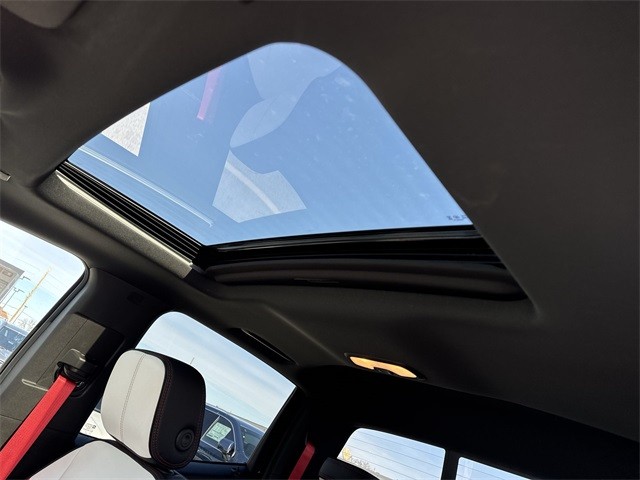 GMC Canyon Vehicle Full-screen Gallery Image 22