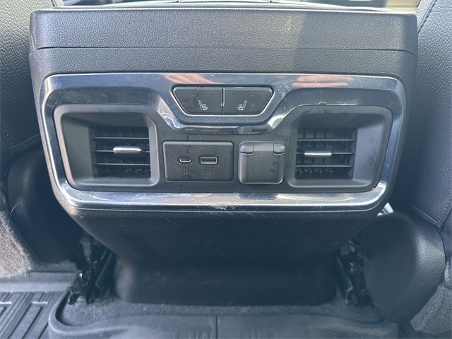 GMC Sierra 1500 Vehicle Full-screen Gallery Image 26