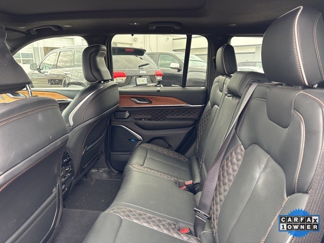 Jeep Grand Cherokee Vehicle Full-screen Gallery Image 10