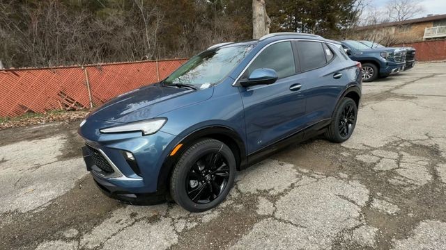 Buick Encore GX Vehicle Full-screen Gallery Image 04