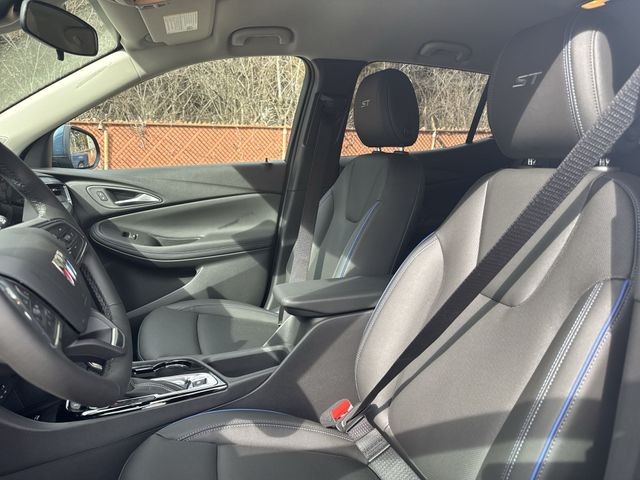 Buick Encore GX Vehicle Full-screen Gallery Image 11