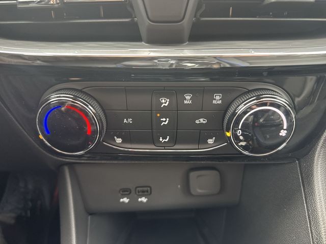 Buick Encore GX Vehicle Full-screen Gallery Image 18