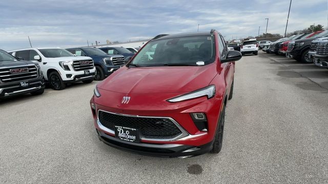 Buick Encore GX Vehicle Full-screen Gallery Image 03