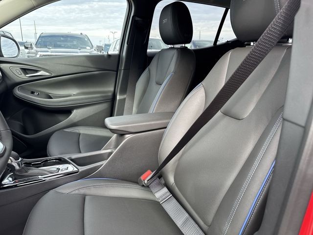 Buick Encore GX Vehicle Full-screen Gallery Image 11