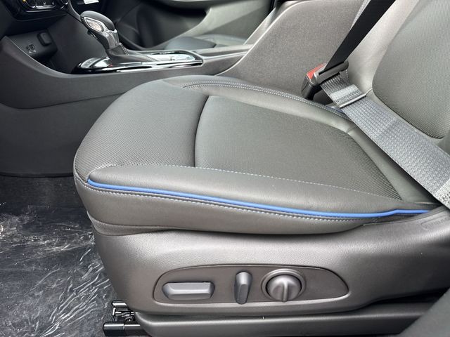 Buick Encore GX Vehicle Full-screen Gallery Image 12