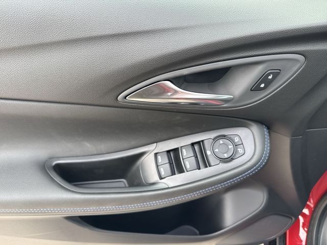 Buick Encore GX Vehicle Full-screen Gallery Image 13
