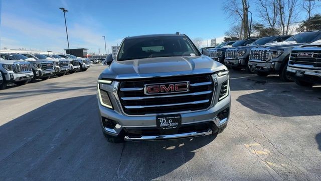 GMC Yukon XL Vehicle Full-screen Gallery Image 03