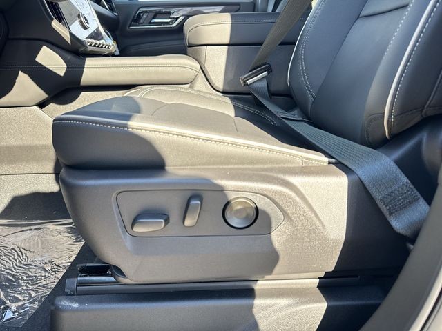 GMC Yukon XL Vehicle Full-screen Gallery Image 12