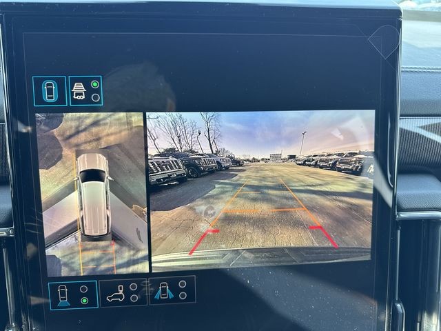 GMC Yukon XL Vehicle Full-screen Gallery Image 17