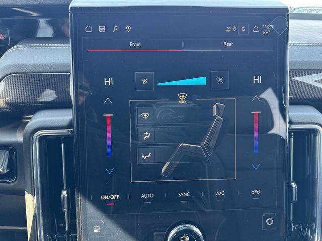 GMC Yukon XL Vehicle Full-screen Gallery Image 19