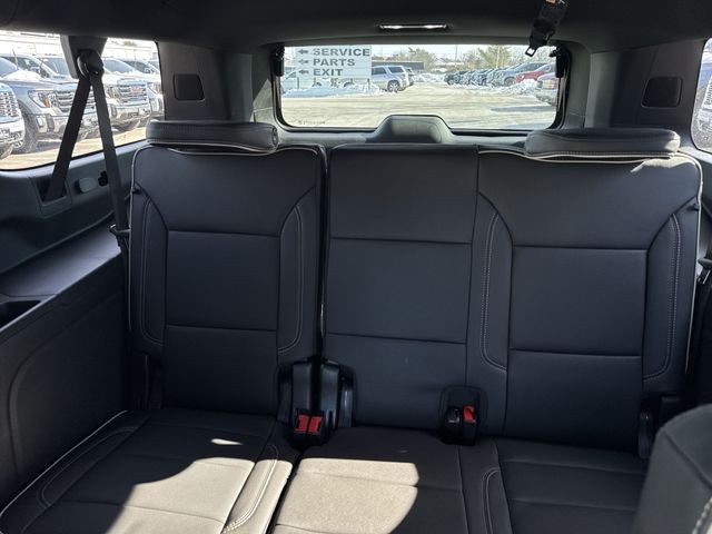 GMC Yukon XL Vehicle Full-screen Gallery Image 23