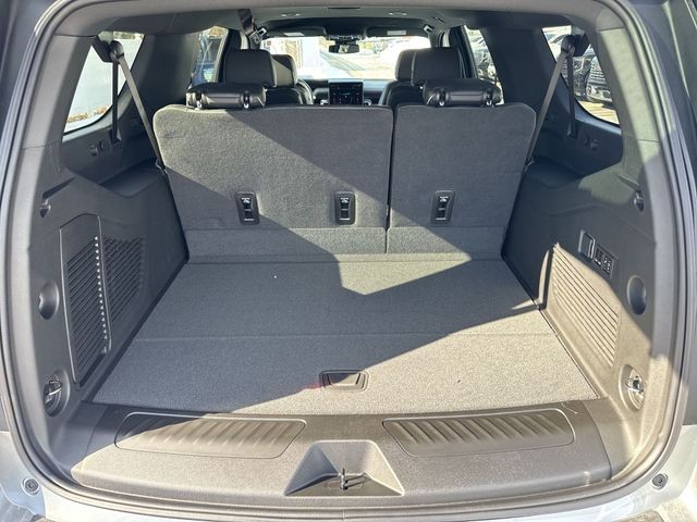 GMC Yukon XL Vehicle Full-screen Gallery Image 24