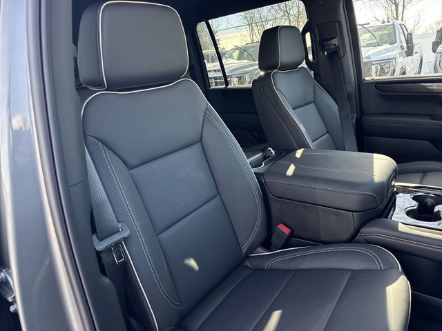 GMC Yukon XL Vehicle Full-screen Gallery Image 25