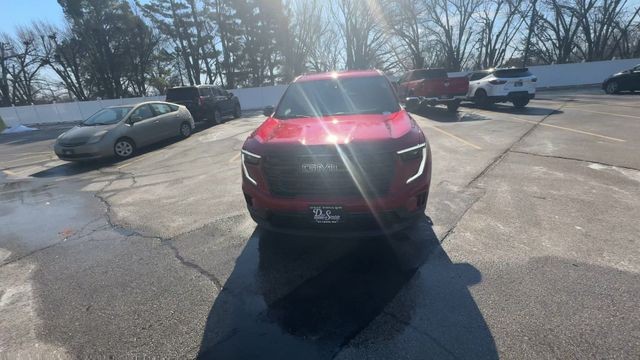 GMC Acadia Vehicle Full-screen Gallery Image 03