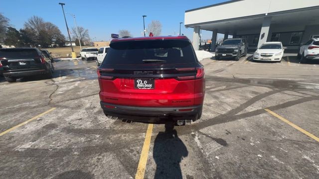 GMC Acadia Vehicle Full-screen Gallery Image 07